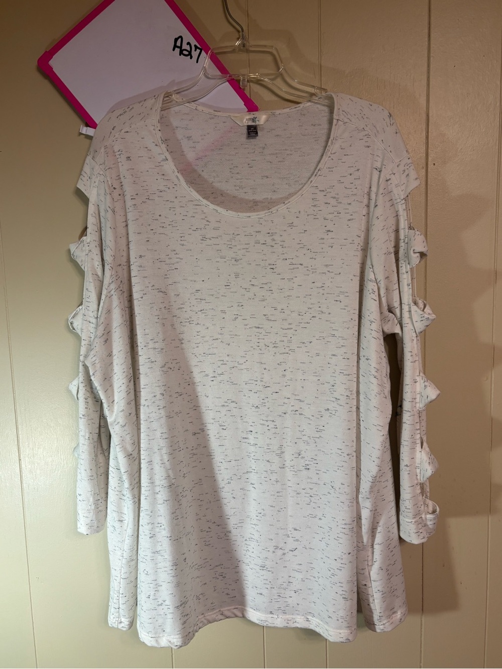 Terra & Sky Cream Speckle Scoop Neck Top with Sleeve Cutouts
